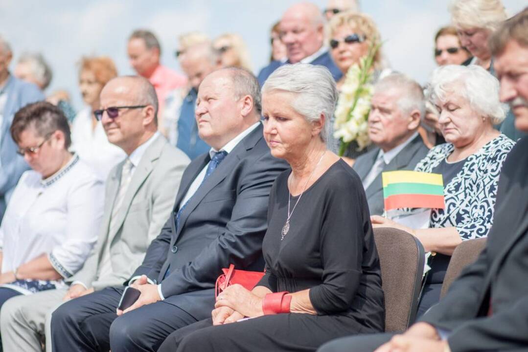 Paminklo atidengimo ceremonija