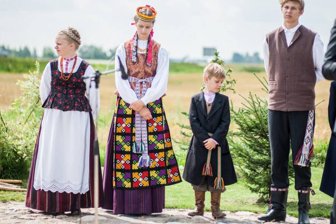 Paminklo atidengimo ceremonija
