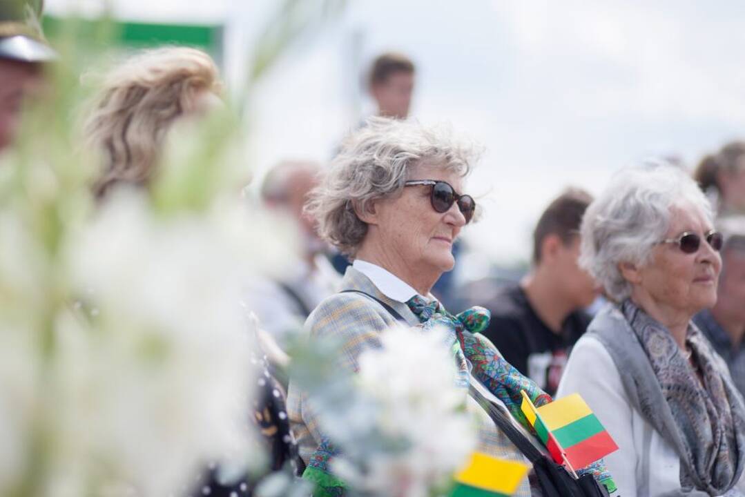 Paminklo atidengimo ceremonija