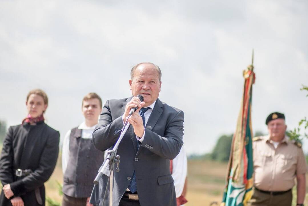 Paminklo atidengimo ceremonija