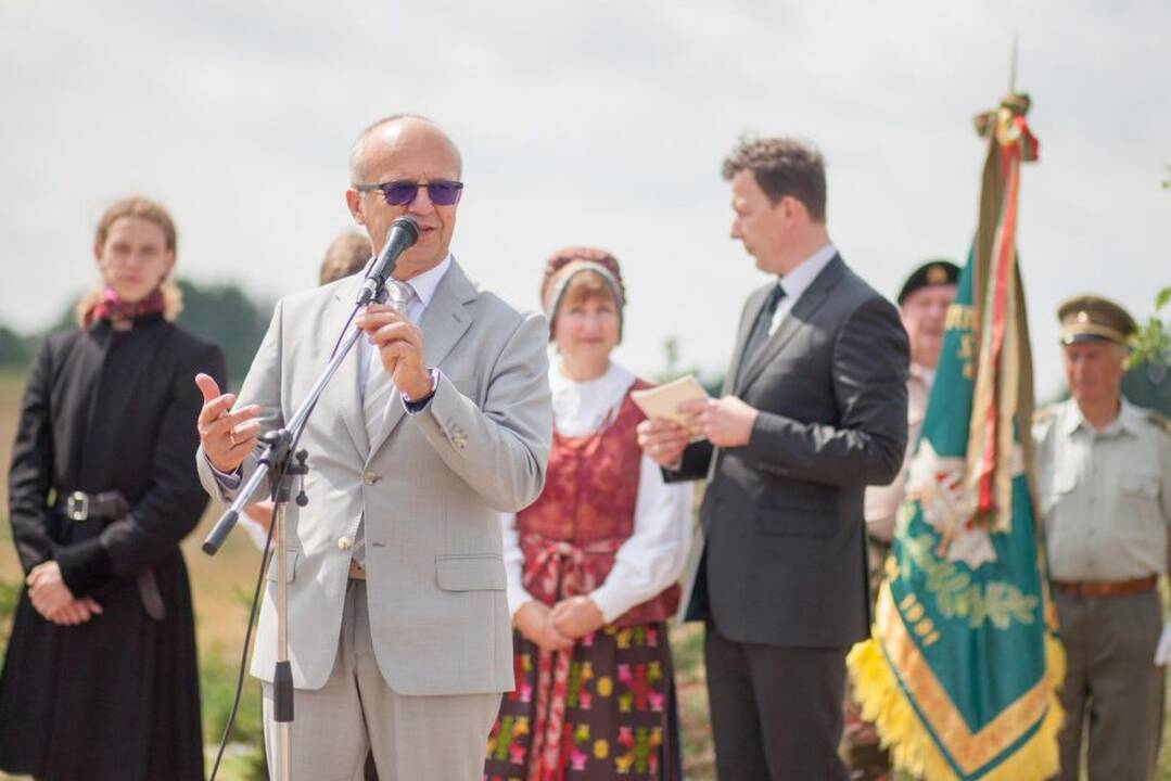 Paminklo atidengimo ceremonija