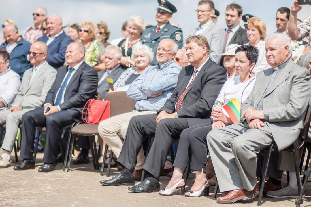 Paminklo atidengimo ceremonija