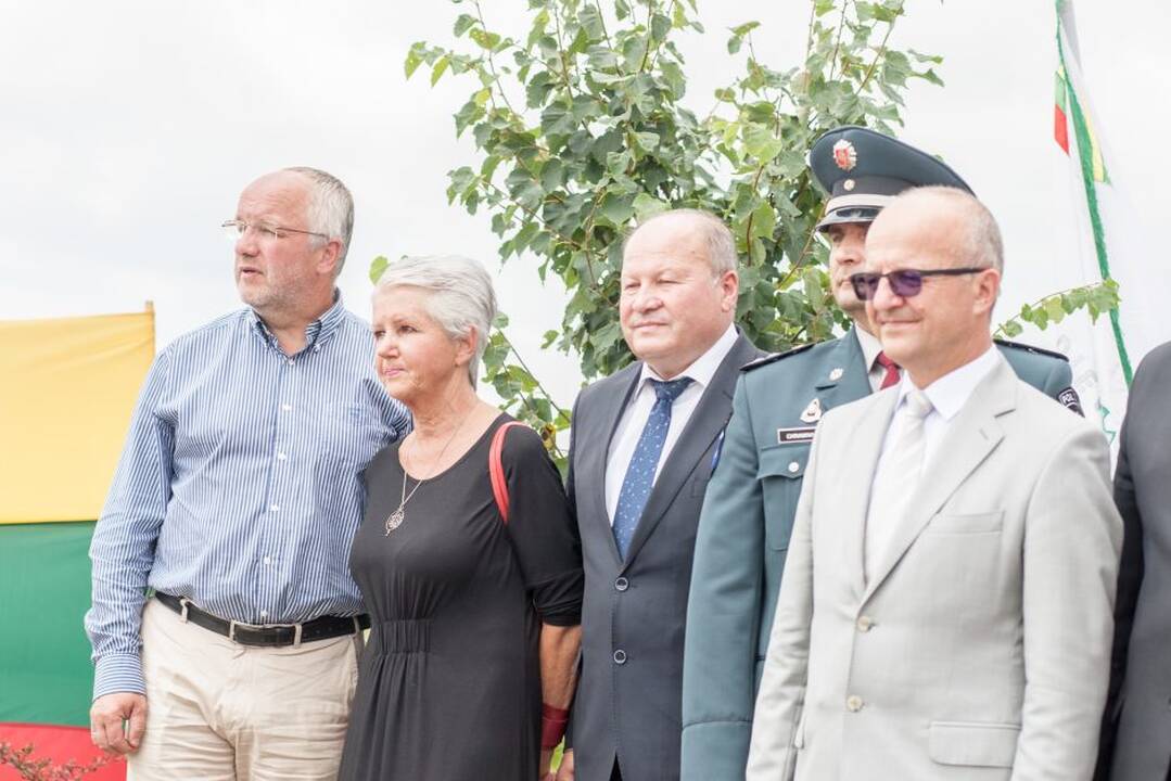 Paminklo atidengimo ceremonija
