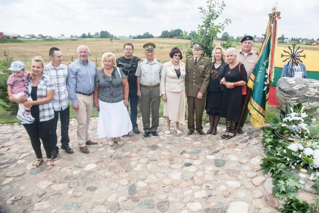 Paminklo atidengimo ceremonija