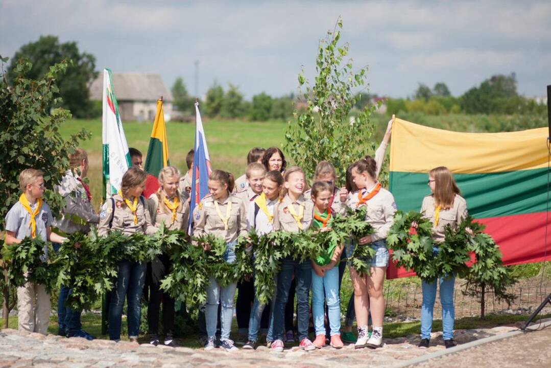 Paminklo atidengimo ceremonija