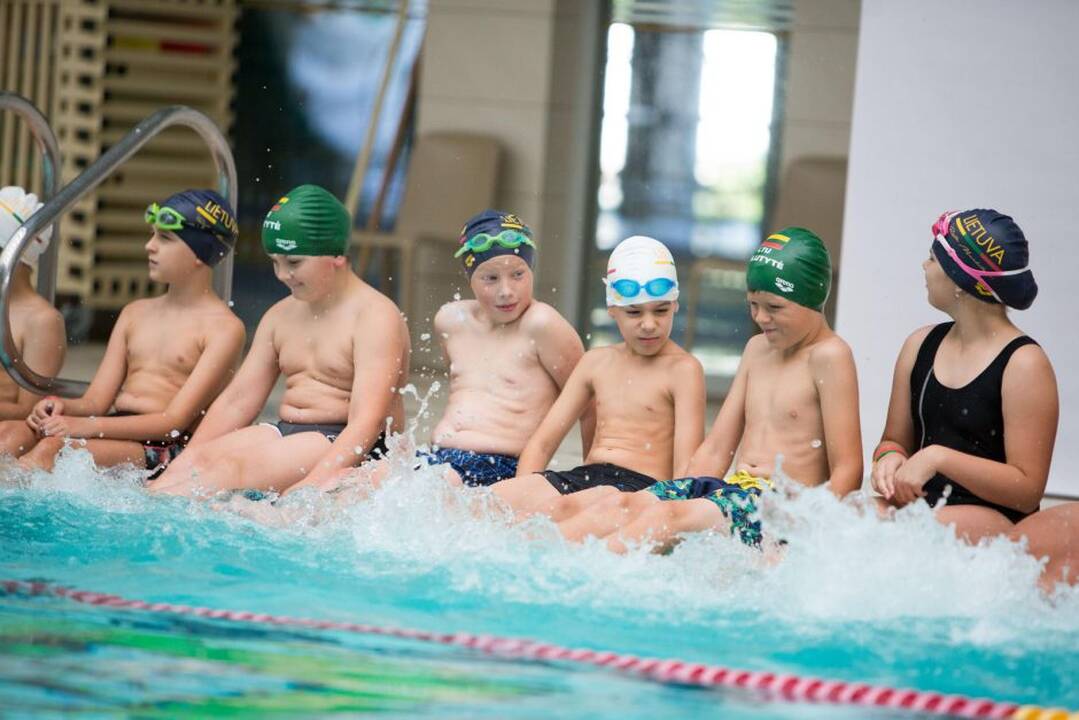 Rūta Meilutytė mokė vaikus plaukti