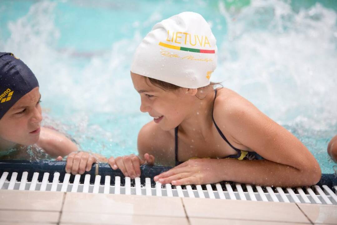 Rūta Meilutytė mokė vaikus plaukti