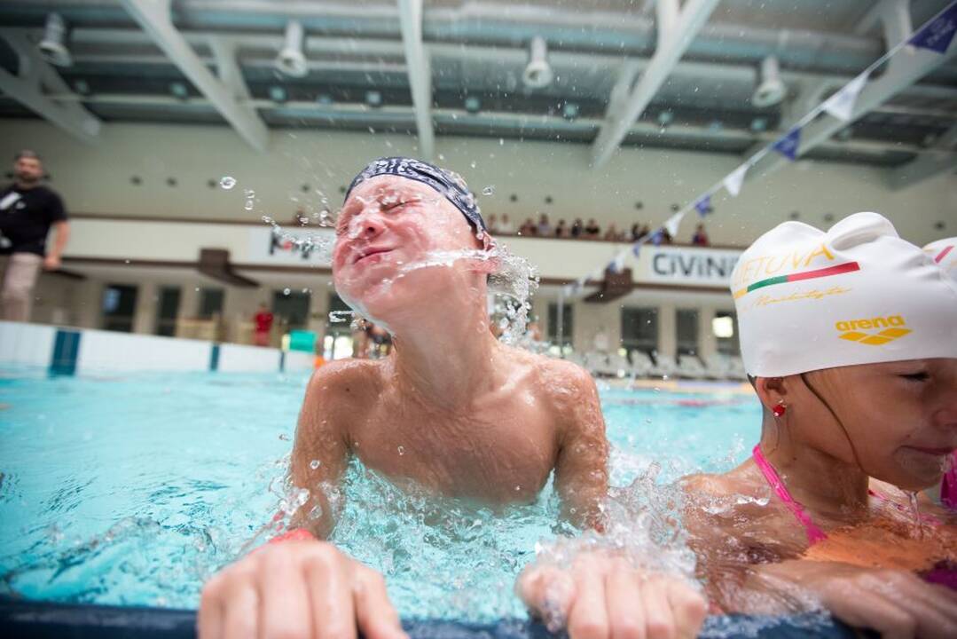 Rūta Meilutytė mokė vaikus plaukti