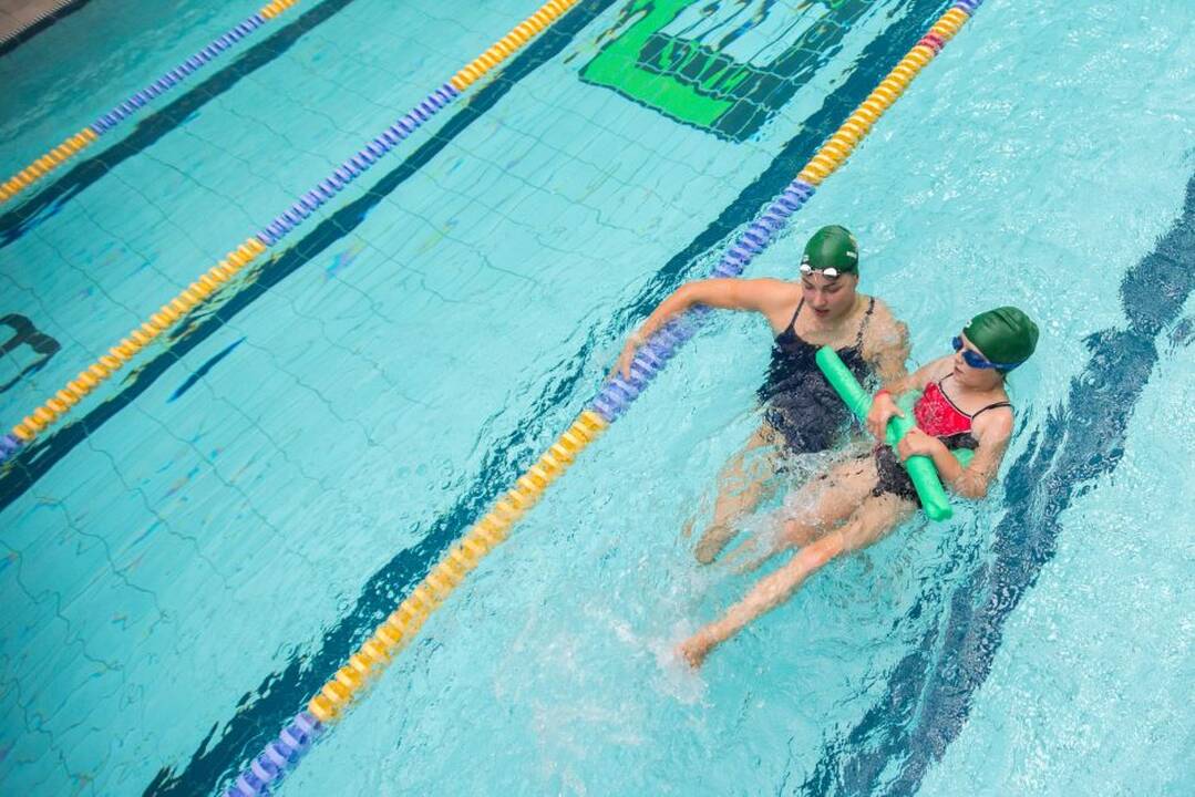 Rūta Meilutytė mokė vaikus plaukti