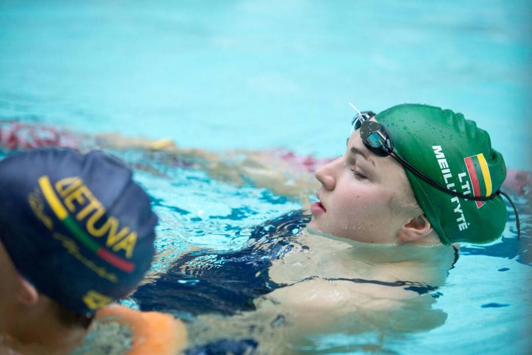 Rūta Meilutytė mokė vaikus plaukti