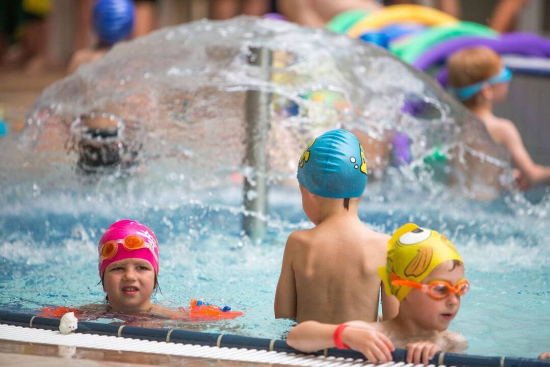 Rūta Meilutytė mokė vaikus plaukti