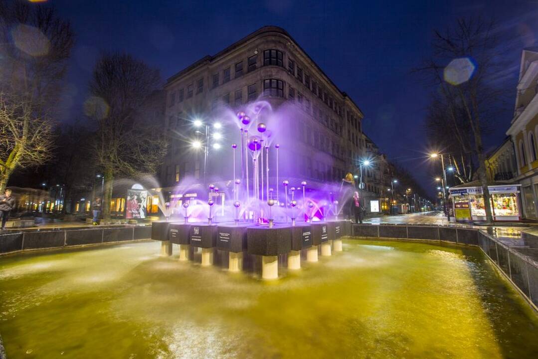 Įžiebtas fontanas
