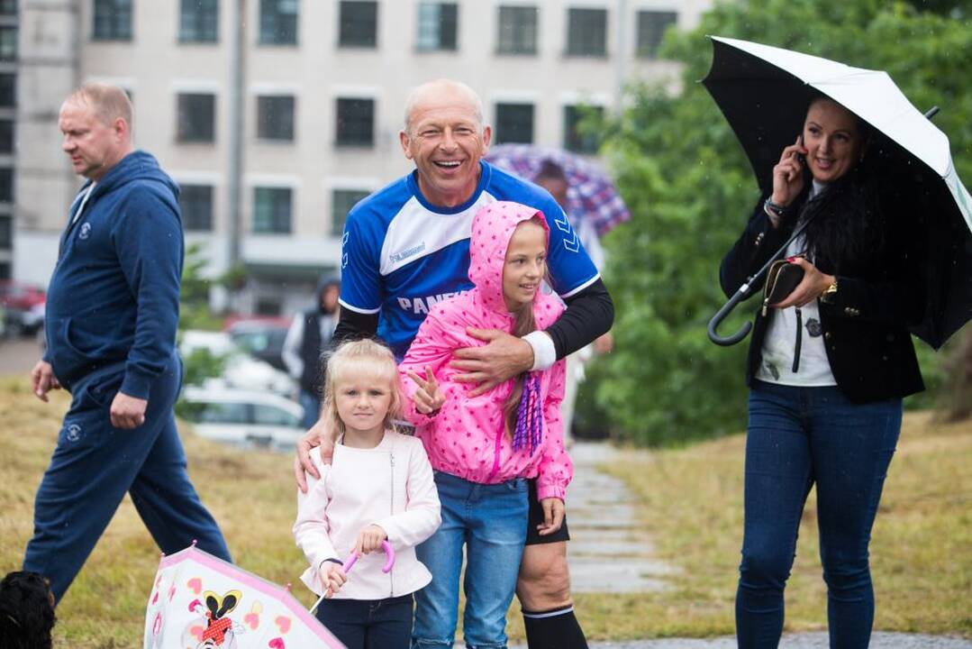 „Prelegentai“ prieš panemuniečius
