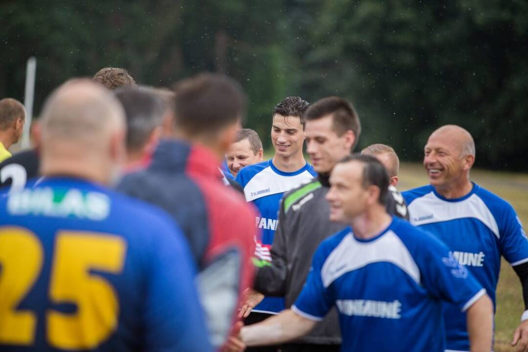 „Prelegentai“ prieš panemuniečius