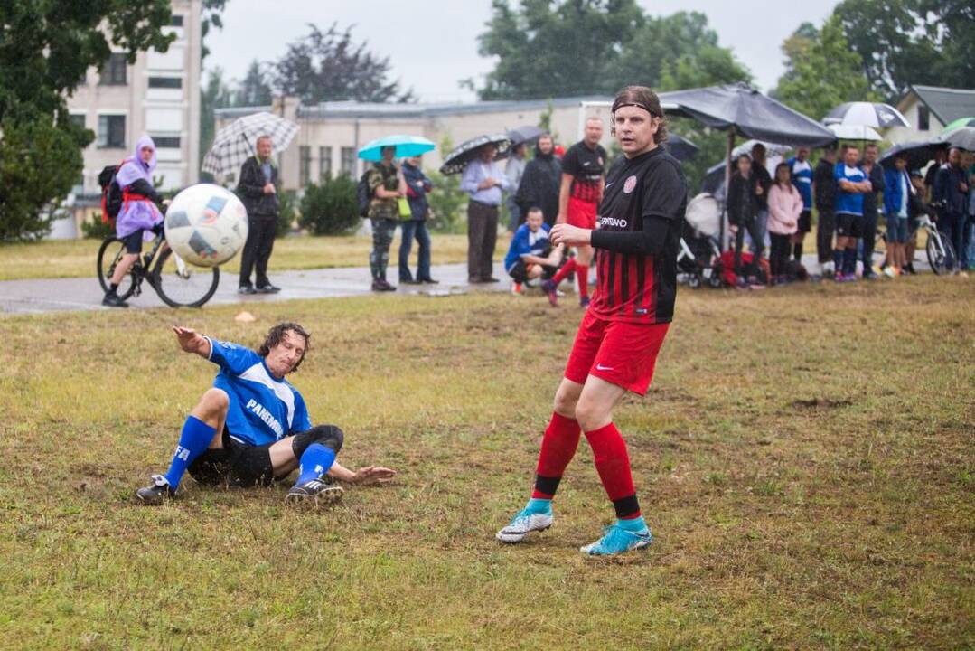 „Prelegentai“ prieš panemuniečius