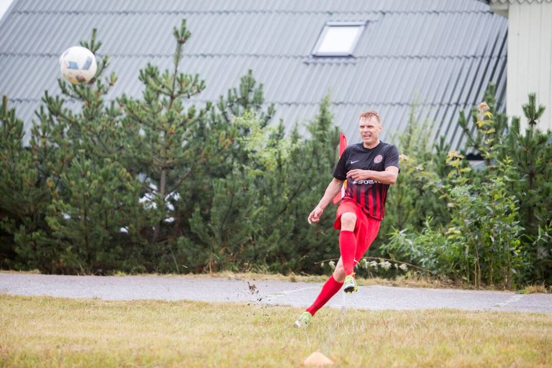 „Prelegentai“ prieš panemuniečius