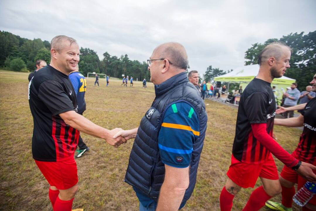 „Prelegentai“ prieš panemuniečius