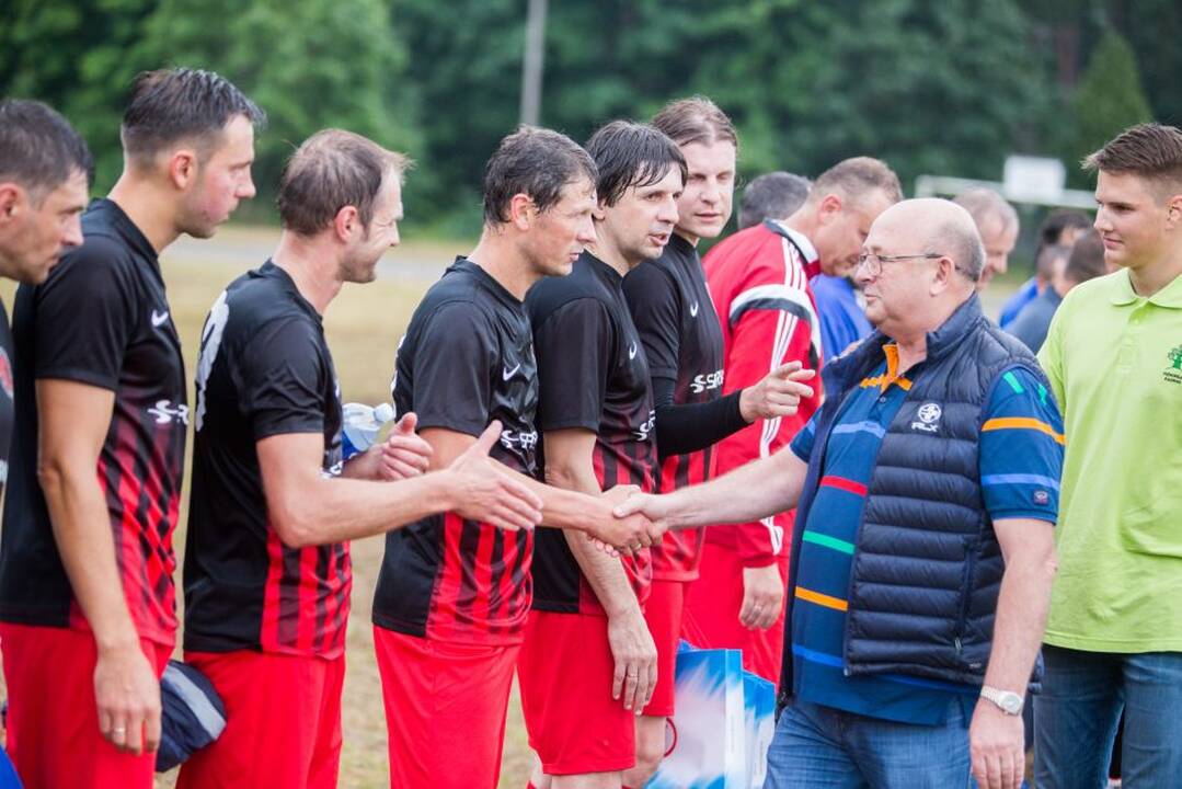 „Prelegentai“ prieš panemuniečius
