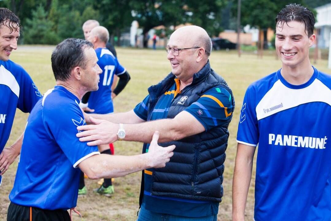 „Prelegentai“ prieš panemuniečius