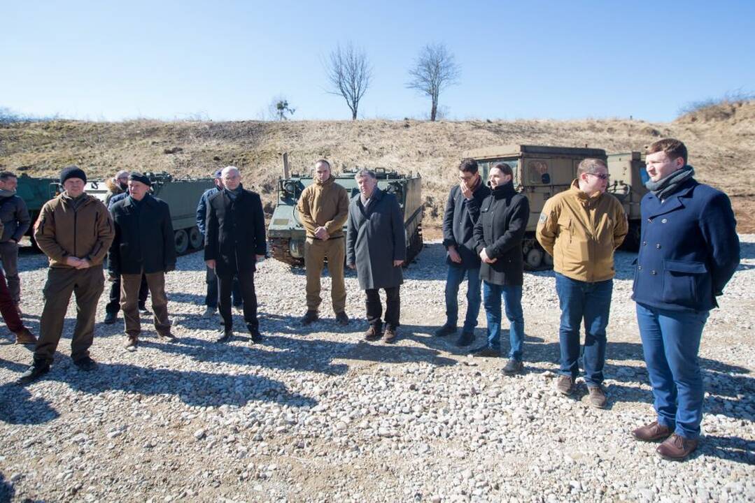 Karinės technikos ekspozicija VI forte
