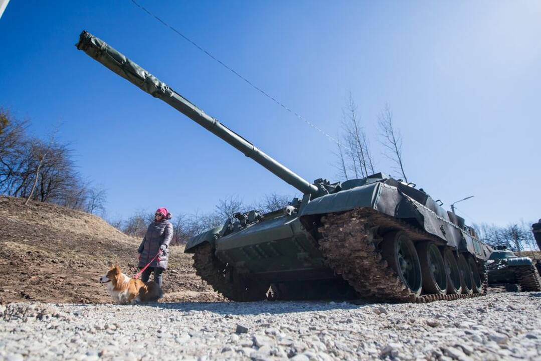 Karinės technikos ekspozicija VI forte