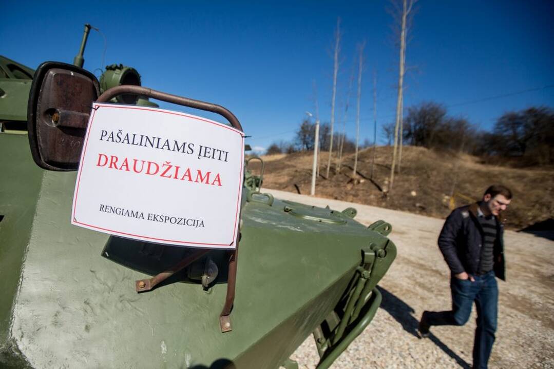Karinės technikos ekspozicija VI forte