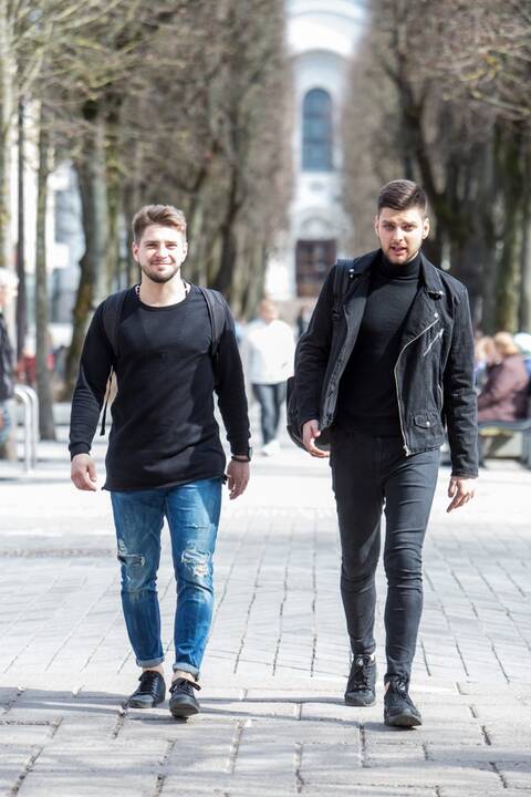 Kauniečiai džiaugiasi pavasario saule