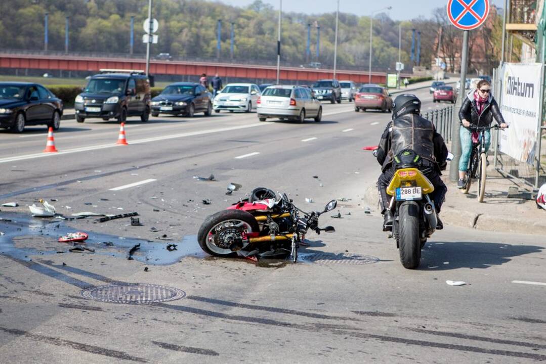 Motociklininko avarija Karaliaus Mindaugo pr.