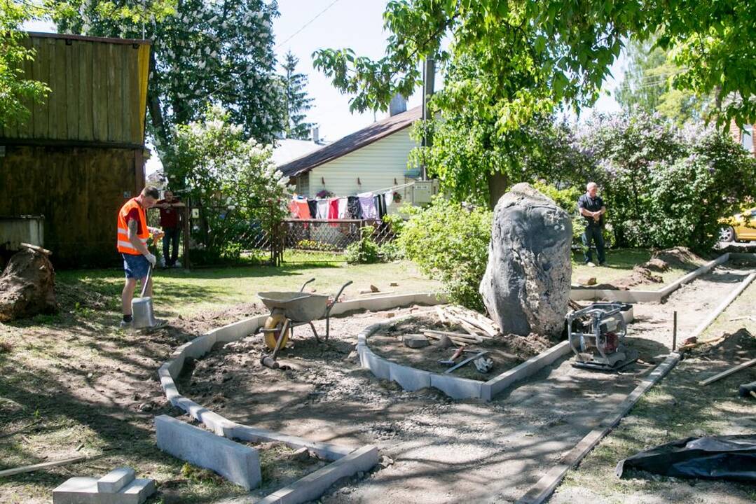 Atnaujintas R. Kalantos paminklinis akmuo