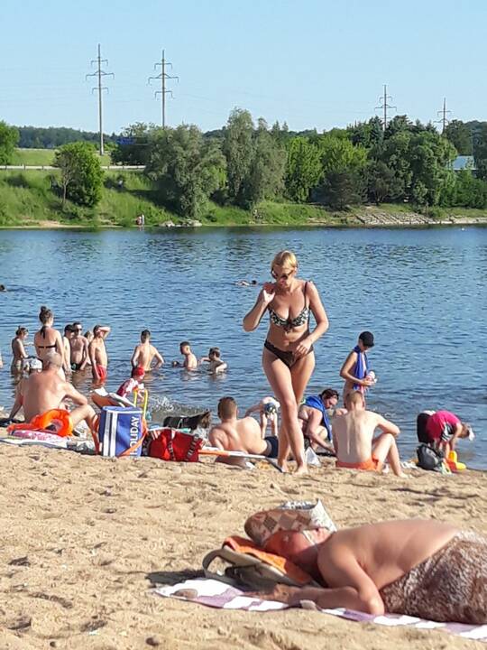 Kauniečiai užplūdo paplūdimius
