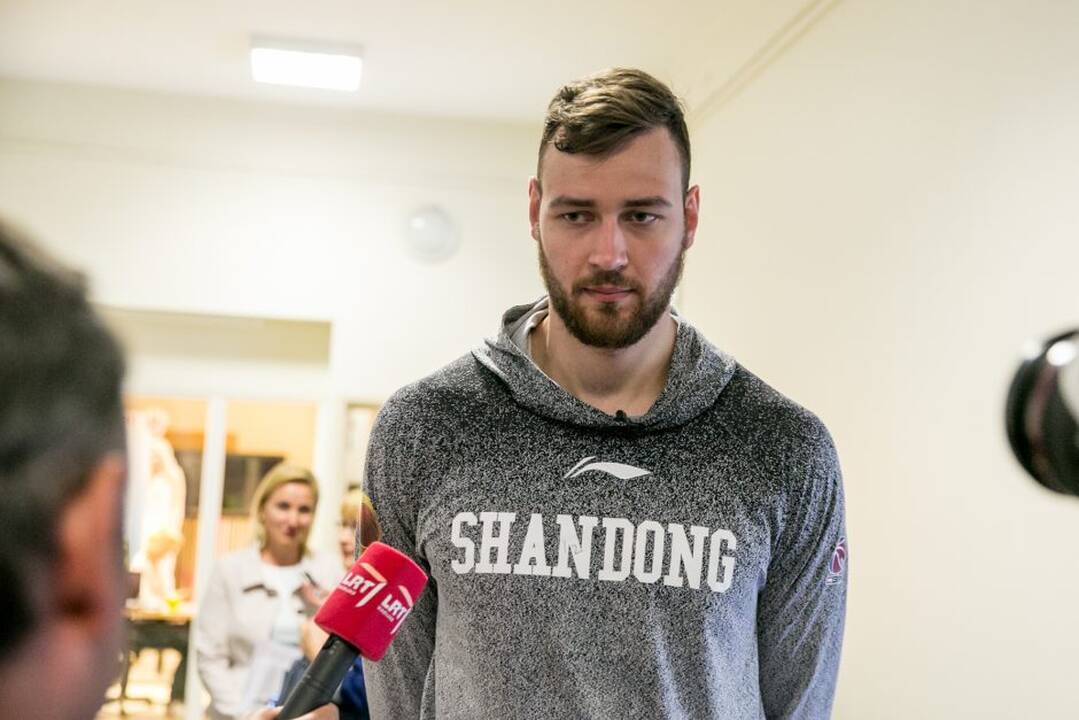 Protesto akcija „Kabinu sportbatį ant vinies 2018“