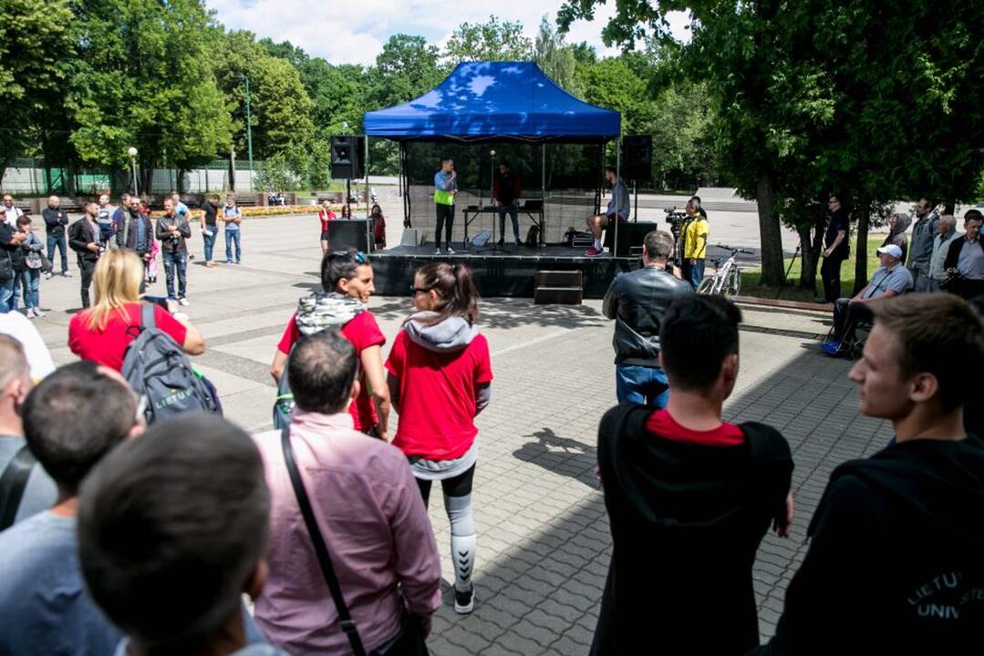 Protesto akcija „Kabinu sportbatį ant vinies 2018“