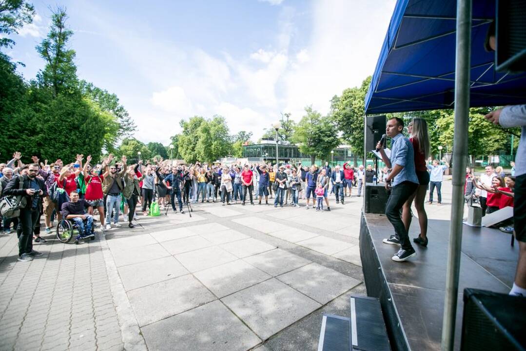Protesto akcija „Kabinu sportbatį ant vinies 2018“