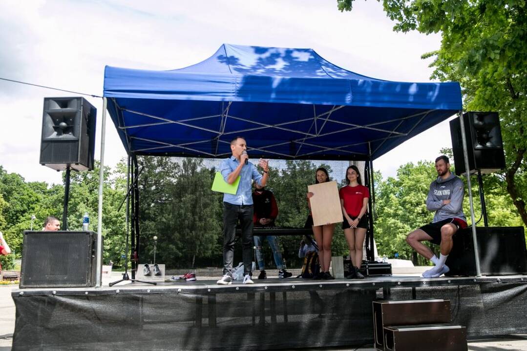 Protesto akcija „Kabinu sportbatį ant vinies 2018“