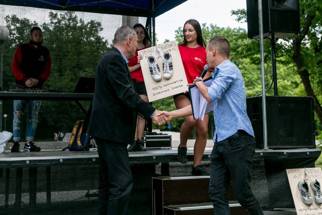 Protesto akcija „Kabinu sportbatį ant vinies 2018“