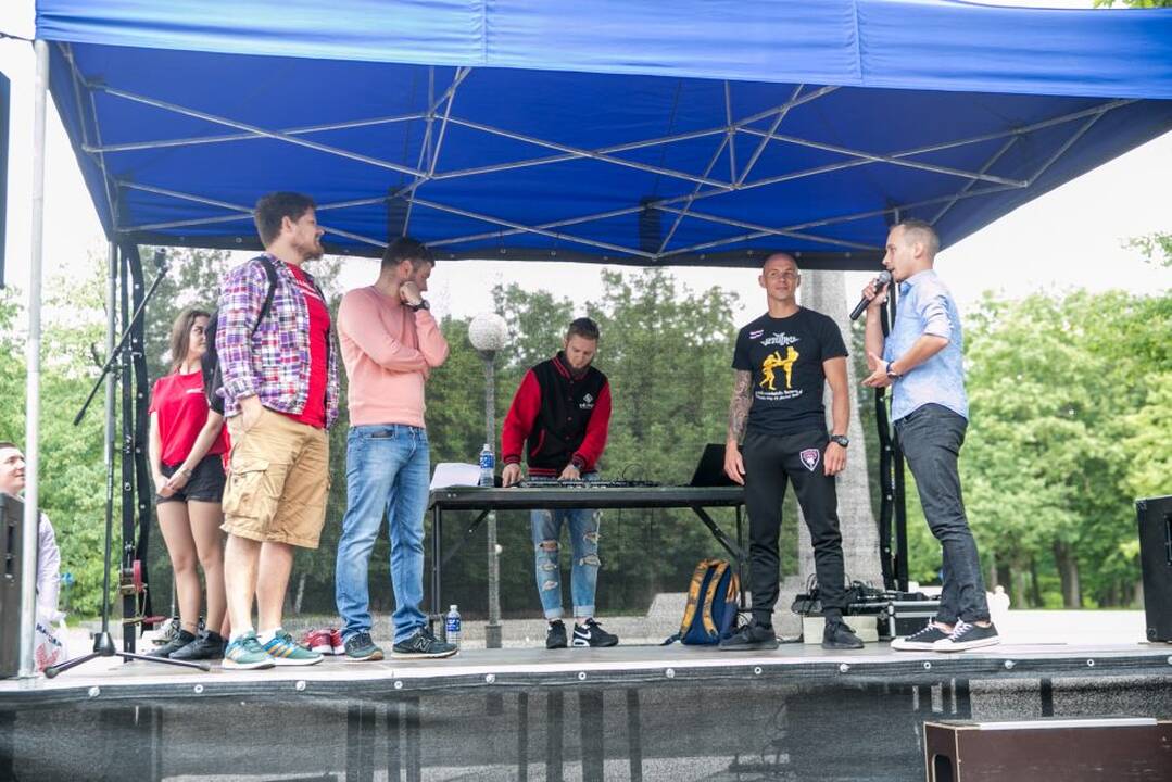 Protesto akcija „Kabinu sportbatį ant vinies 2018“