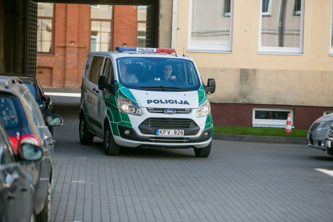 A. Ulvidas vėl atvežtas į teismą