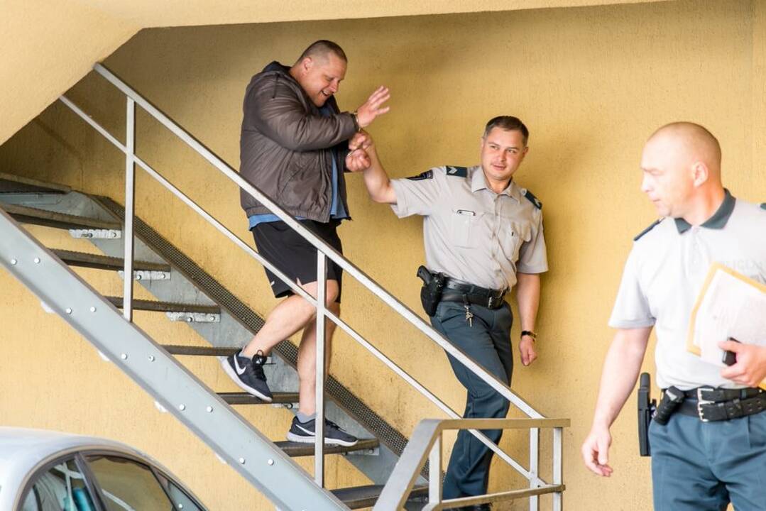A. Ulvidas vėl atvežtas į teismą
