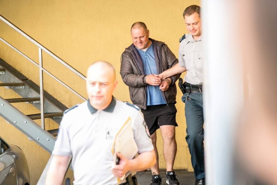 A. Ulvidas vėl atvežtas į teismą