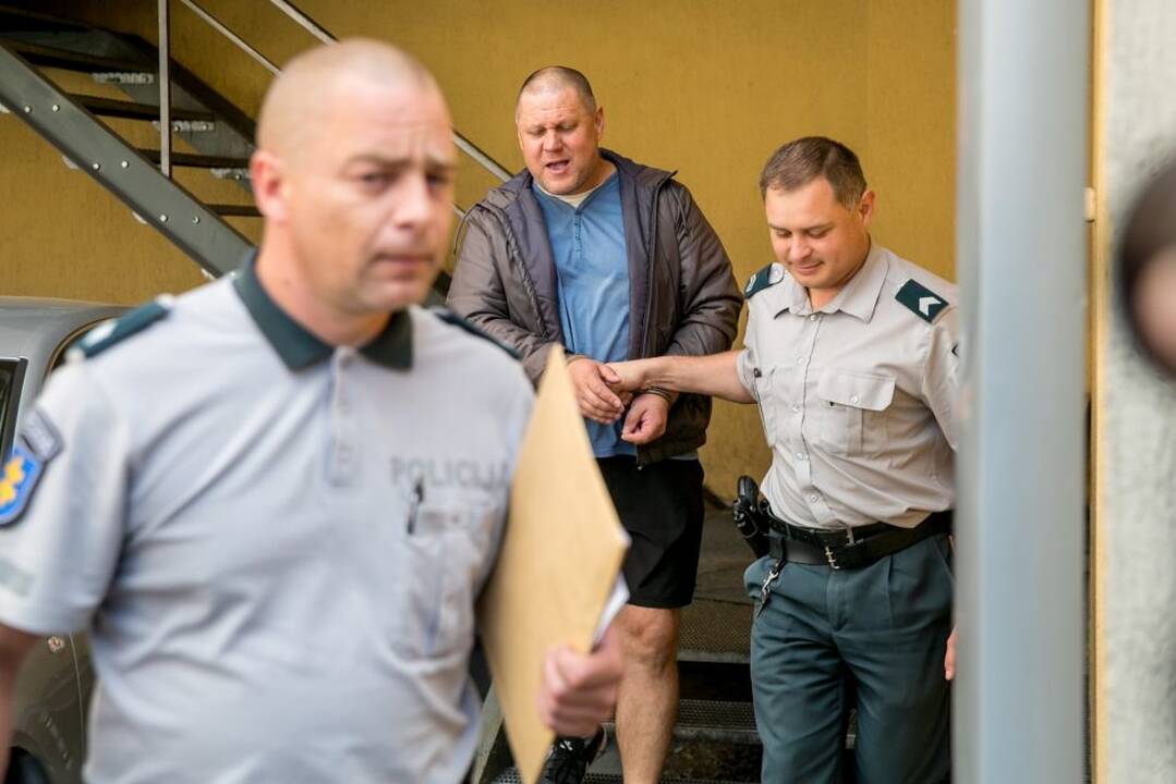 A. Ulvidas vėl atvežtas į teismą