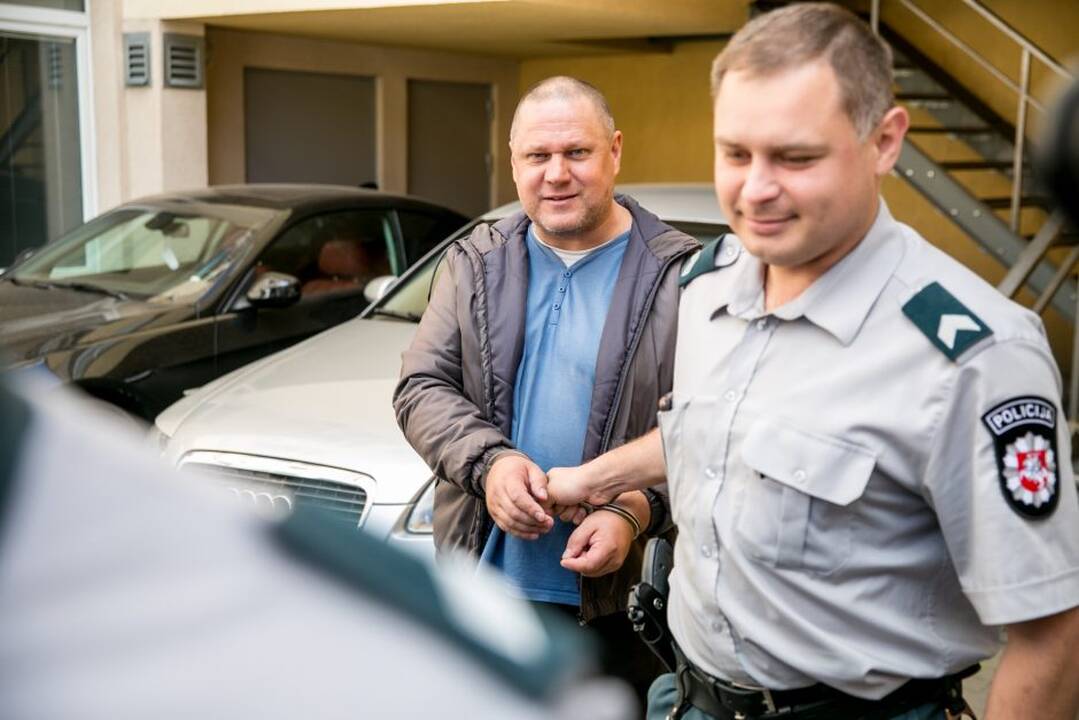 A. Ulvidas vėl atvežtas į teismą