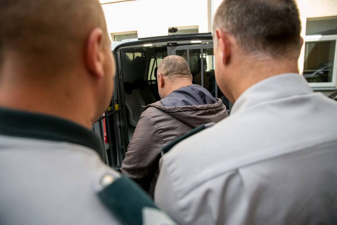A. Ulvidas vėl atvežtas į teismą