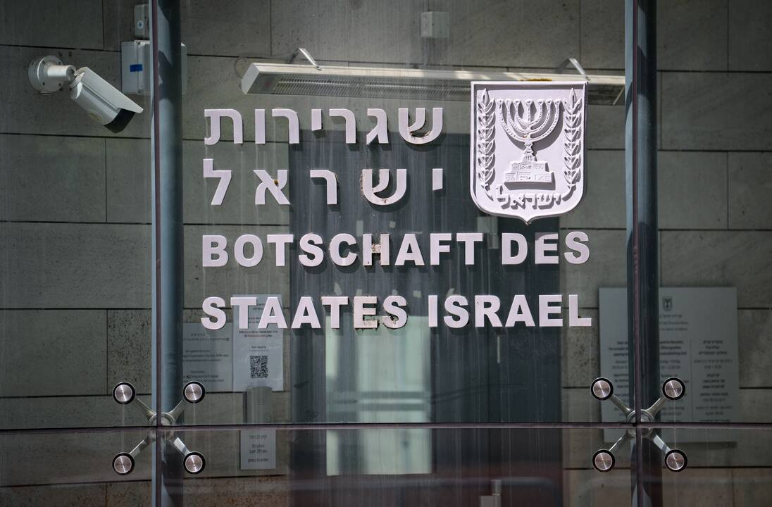 Izraelis uždaro ambasadas ir konsulatus visame pasaulyje