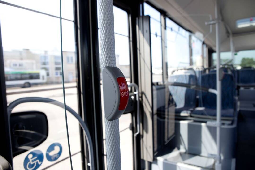 Vis daugiau keleivių susižaloja autobusuose: įvardijo, kas dėl to kaltas