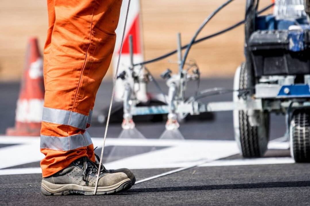 Vilniaus oro uosto takas – jau išasfaltuotas