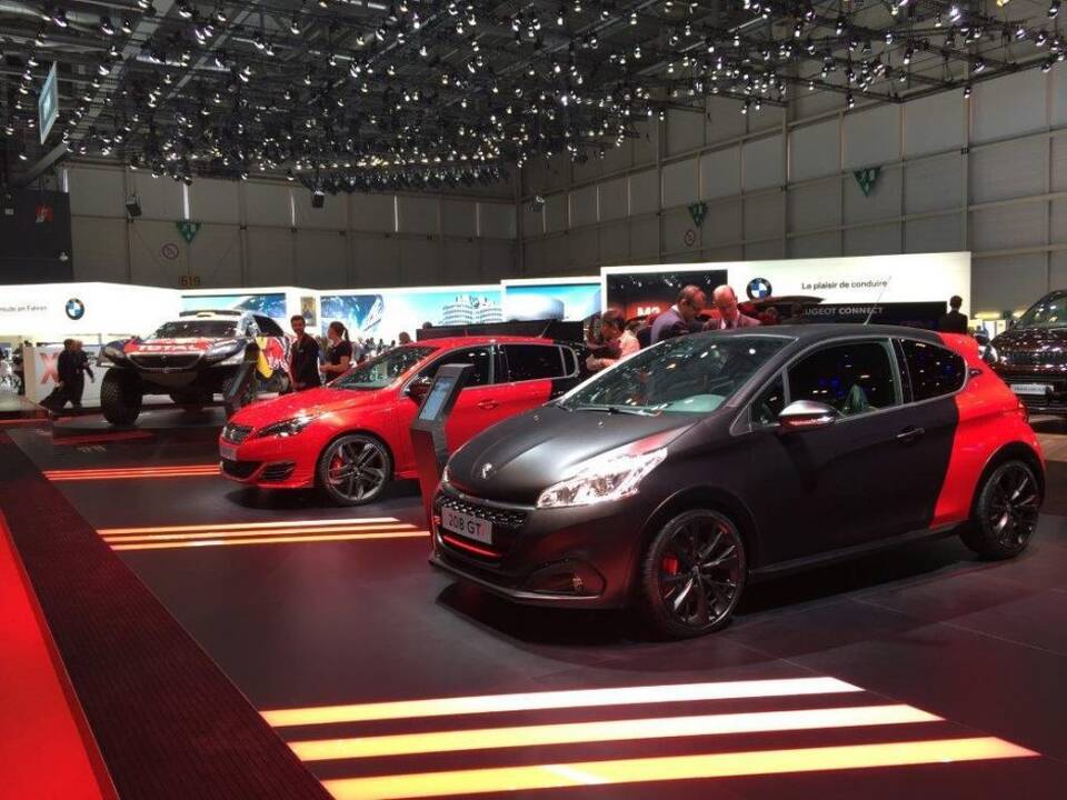 „Peugeot“ stendas Ženevos automobilių parodoje