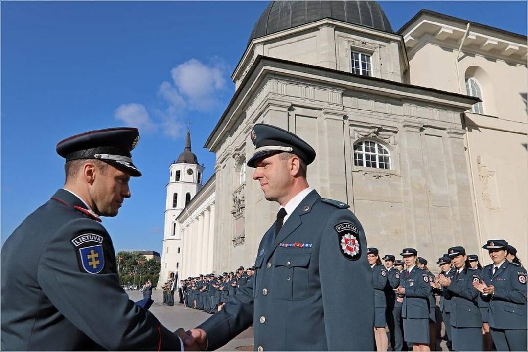 Policija mini Angelų sargų dieną