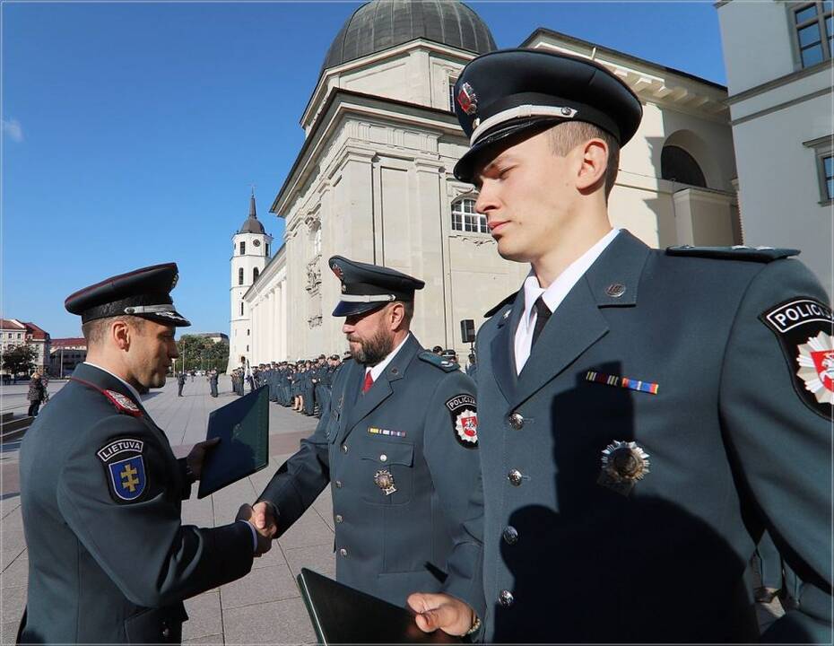 Policija mini Angelų sargų dieną