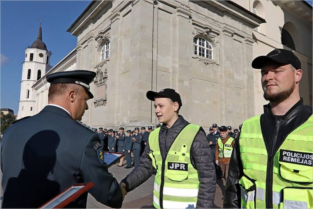 Policija mini Angelų sargų dieną