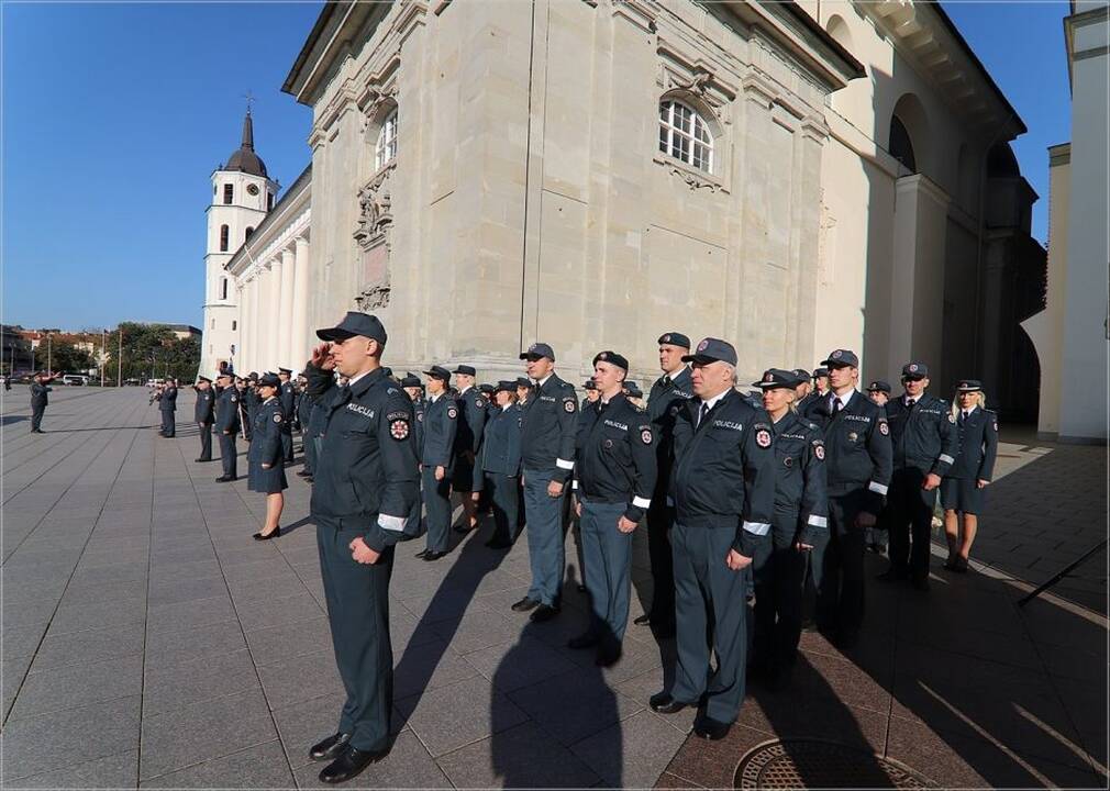 Policija mini Angelų sargų dieną